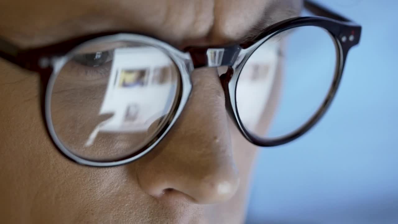 Free Stock Video Reflection Of Screen Information On Glasses Live Wallpaper - Free Download