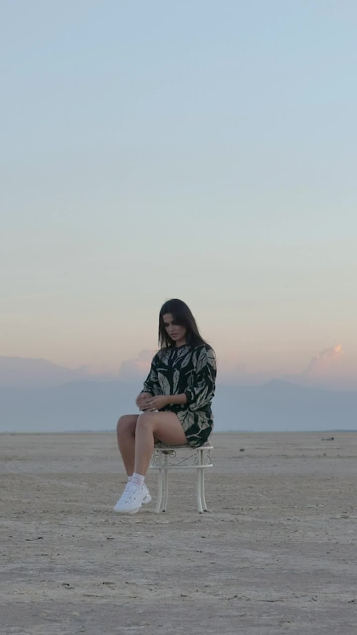 Stock Video Girl Posing For The Camera In The Middle Of Nowhere Live Wallpaper For PC - Free Download