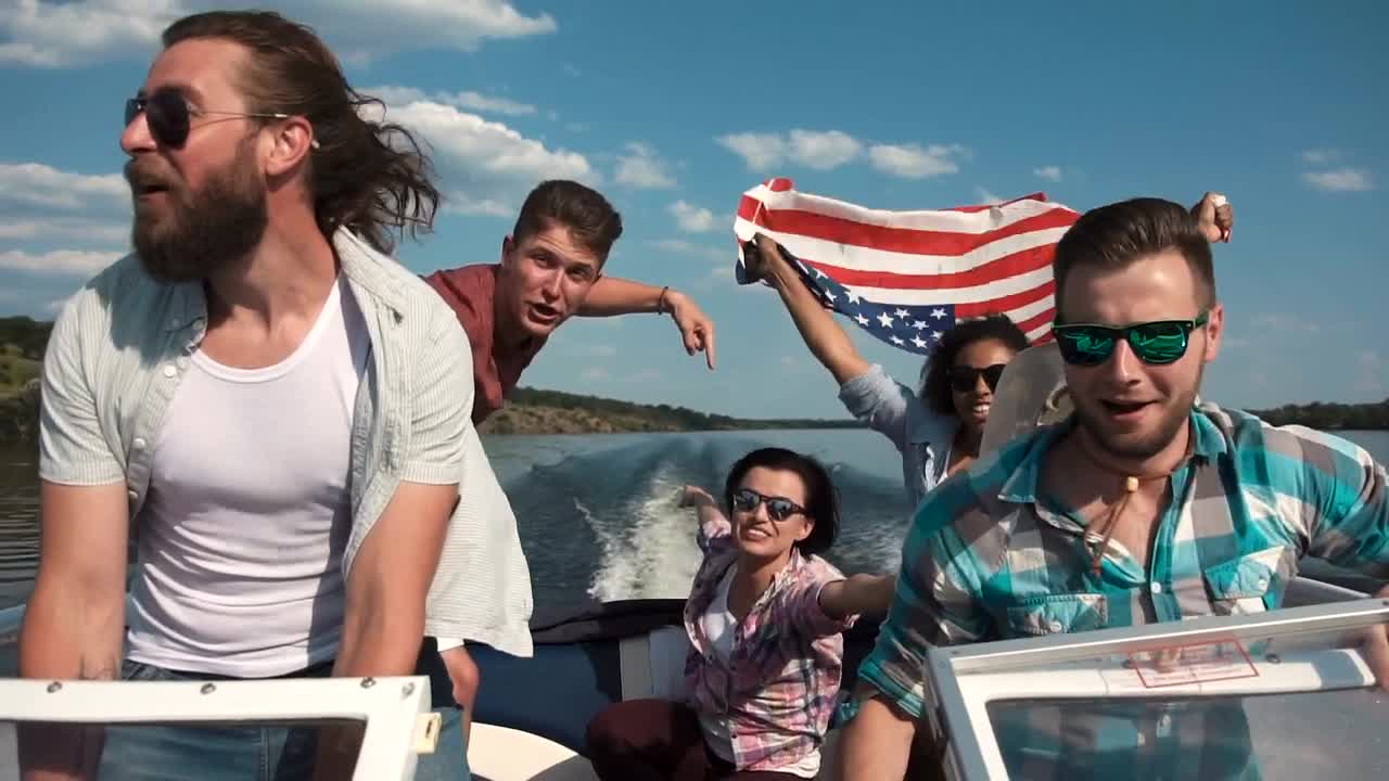 Stock Video Friends Sailing On A Speedboat Live Wallpaper For PC - Free Download