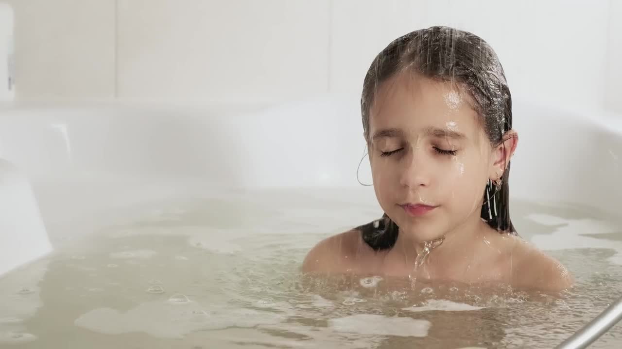 Stock Video Little Girl Dipping Her Hair In The Tub Animated Wallpaper - Free Download