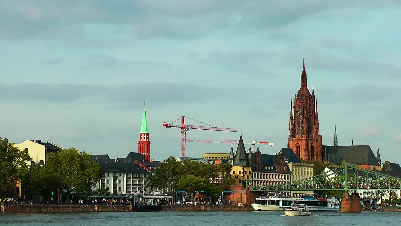 Free Stock Video River In A European City With An Overhanging Parish Live Wallpaper - Free Download