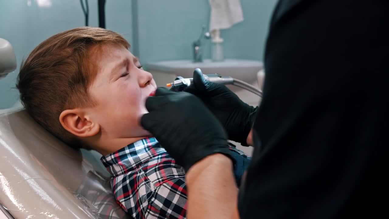 Free Stock Video Scared Little Boy Getting His Teeth Done With The Dentist Live Wallpaper - Free Download