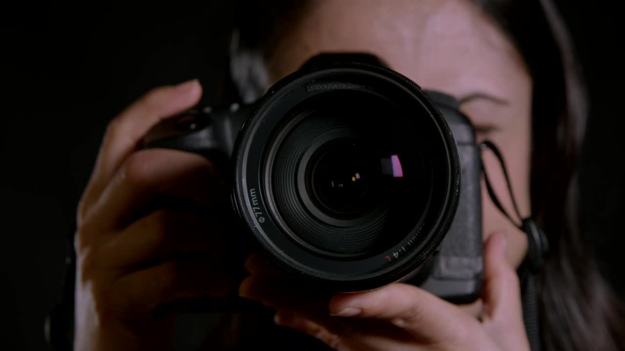 Video Stock Photographer Using A Digital Camera Live Wallpaper Free - Free Download