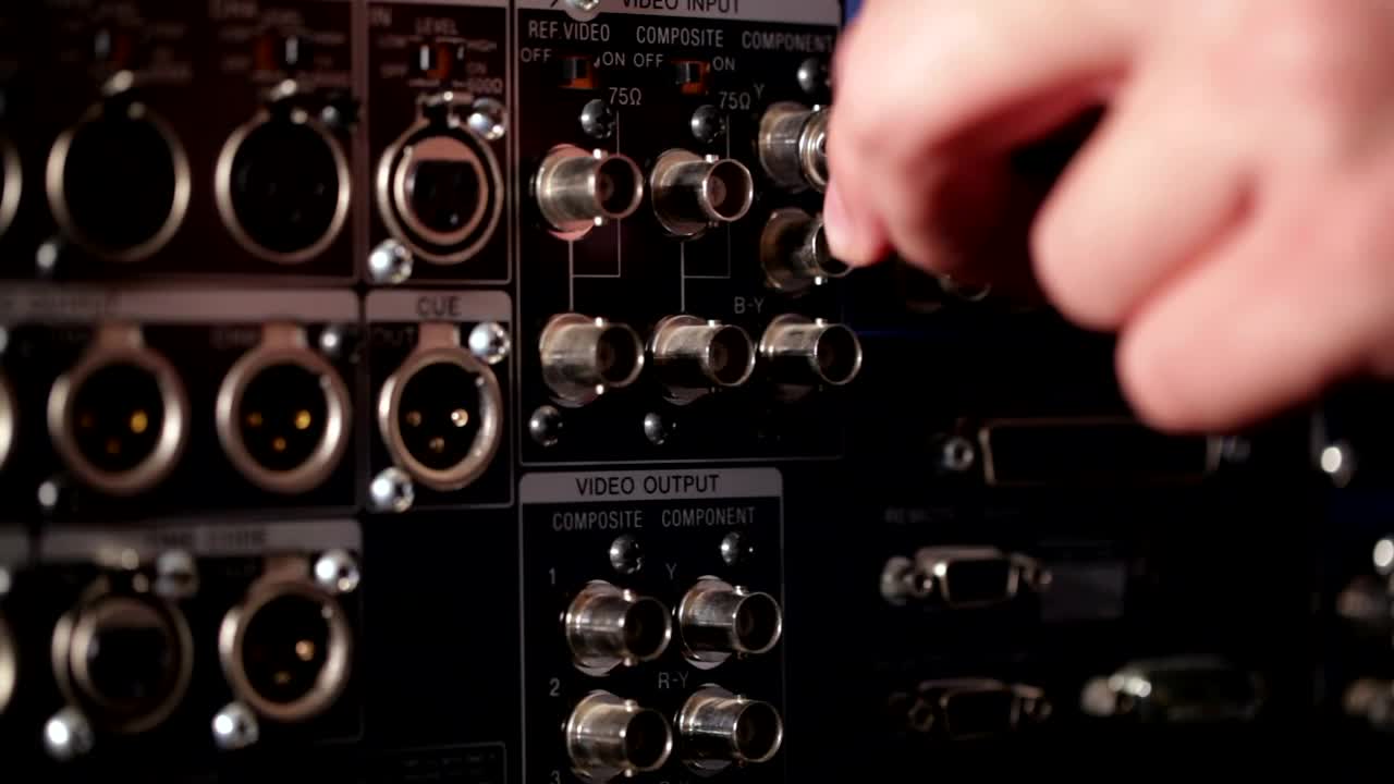 Video Stock Plugging In Sound Cables Live Wallpaper Free - Free Download