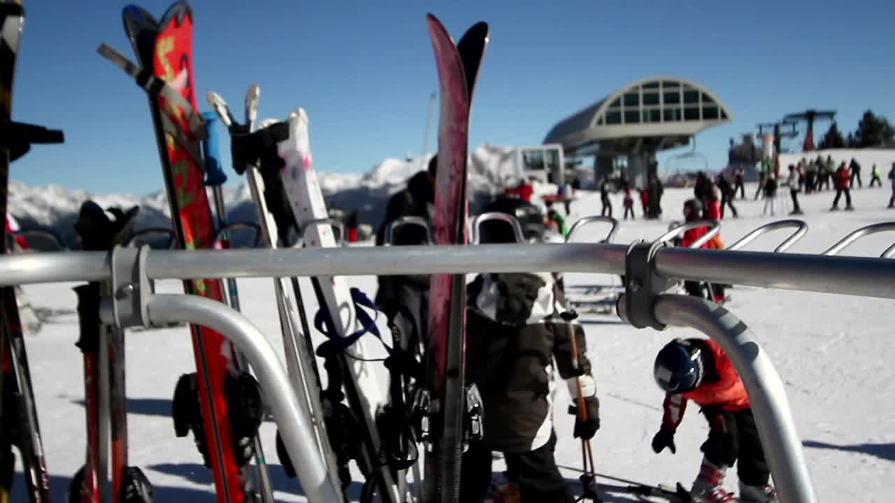 Stock Video Mountain Ski Equipment Live Wallpaper - Free Download