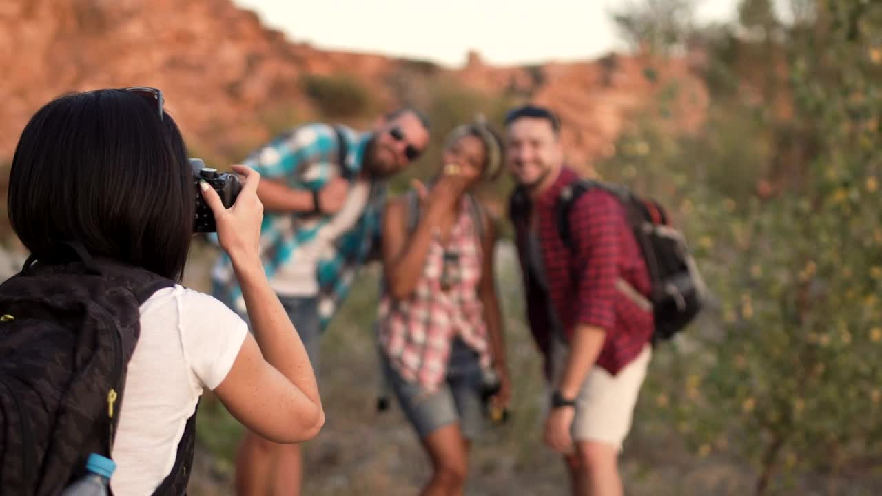 Free Video Stock taking a photo of friends on vacations Live Wallpaper - Free Download