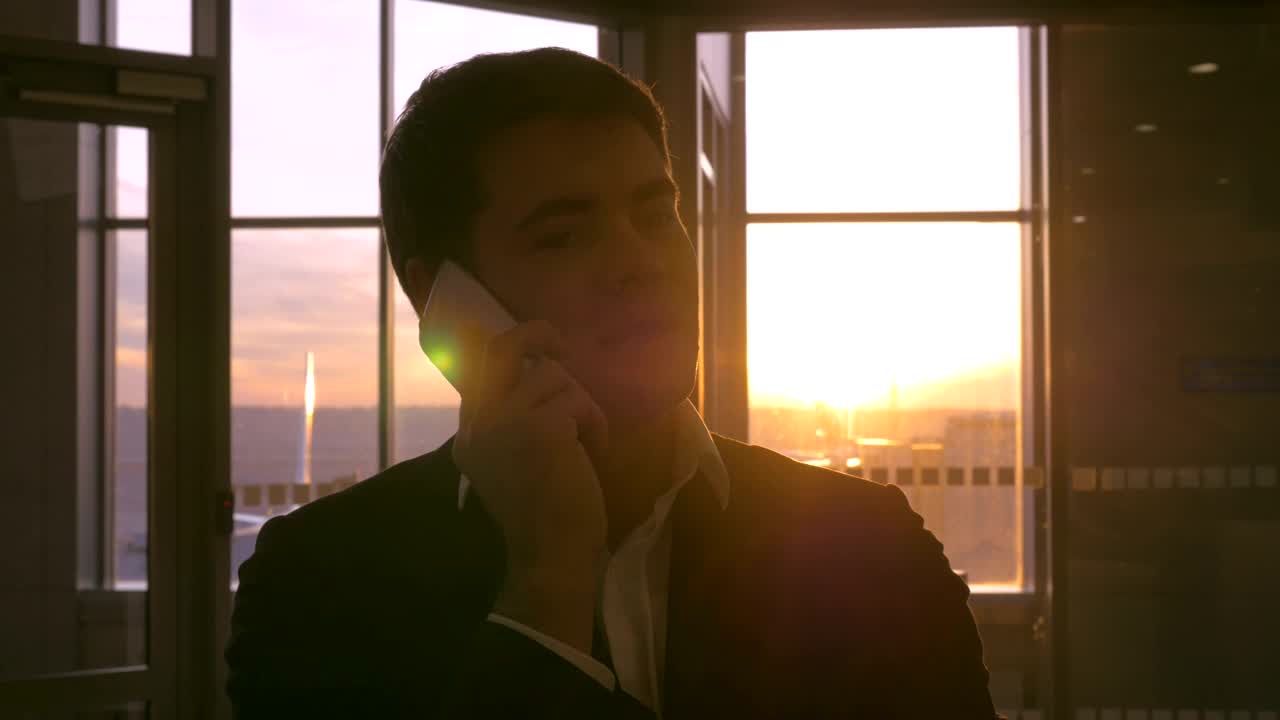 Stock Video Man Talking On The Phone Before Boarding A Fligh Animated Wallpaper - Free Download