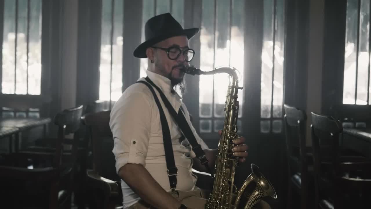 Free Stock Video Saxophonist Playing In A Bar Live Wallpaper - Free Download