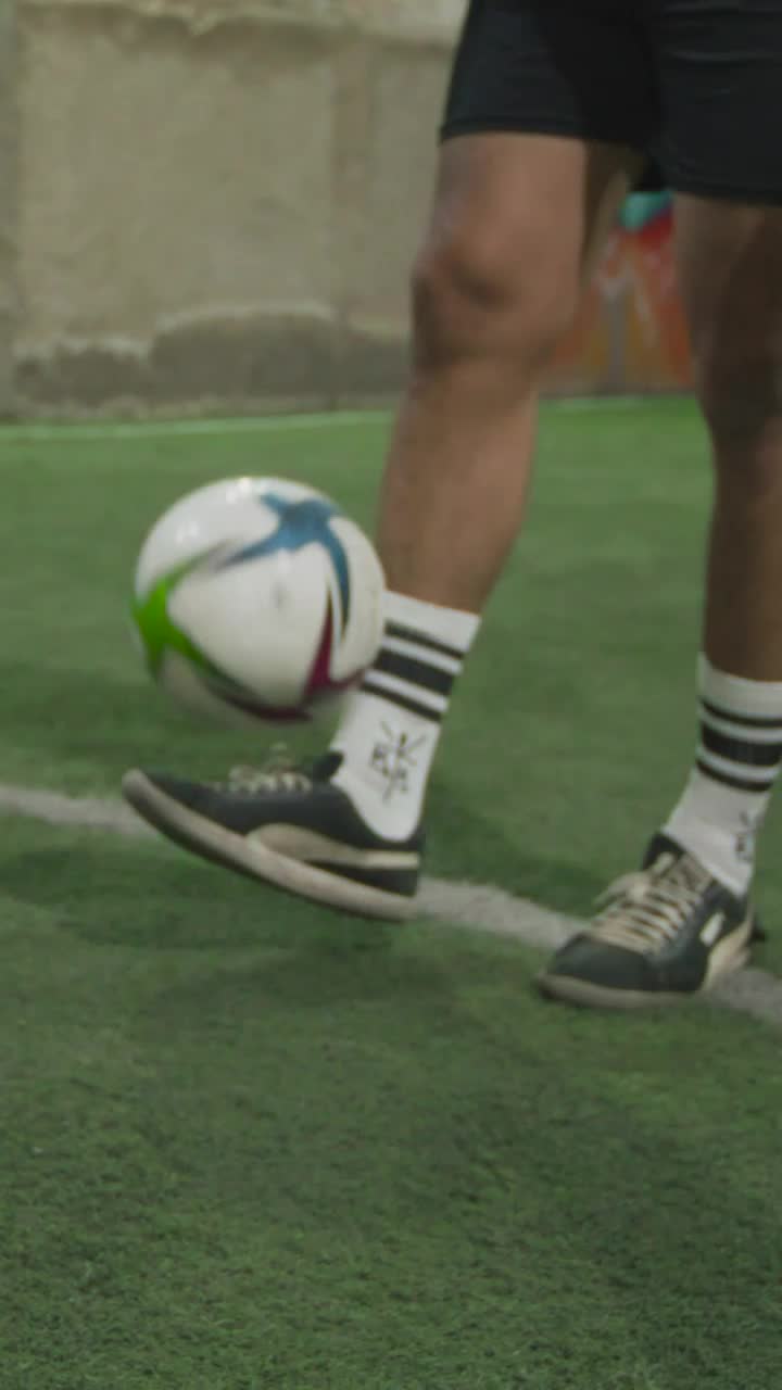 Stock Video Juggling The Ball Animated Wallpaper - Free Download