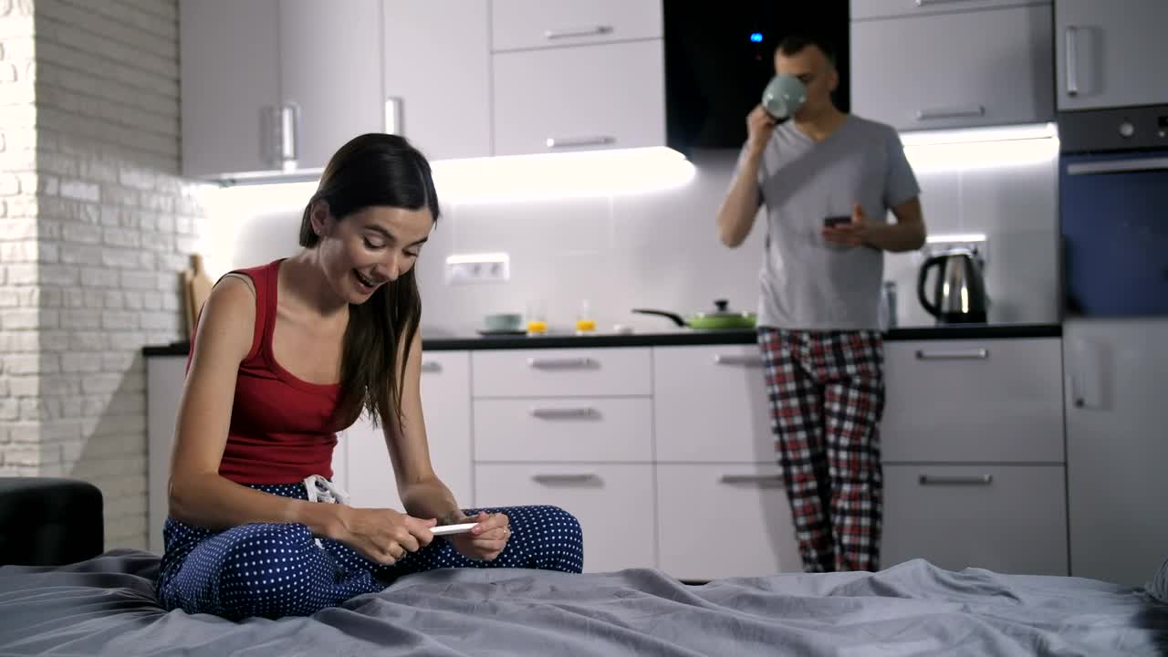 Stock Video Man Holding His Pregnant Wife Animated Wallpaper - Free Download