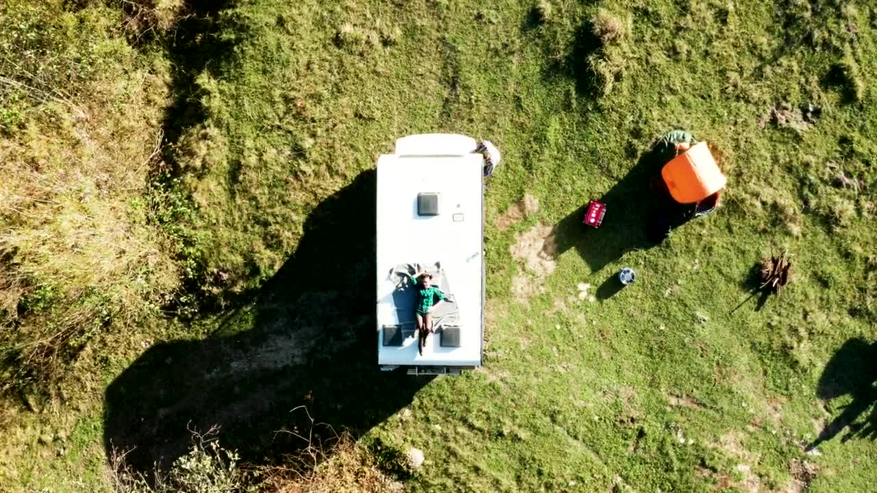 Stock Video Couple With A Retro Camper Live Wallpaper For PC - Free Download