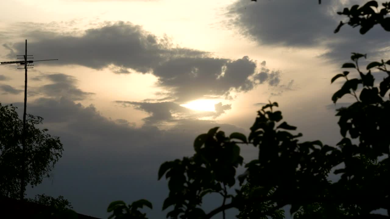 Video Stock Clouds Blocking Out The Sun During The Evening Live Wallpaper For PC - Free Download