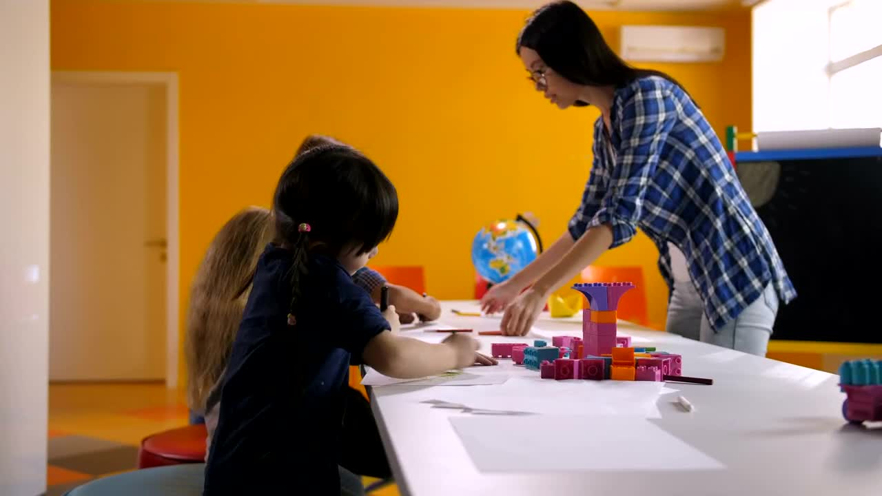 Video Stock Children Draw In Class Live Wallpaper For PC - Free Download