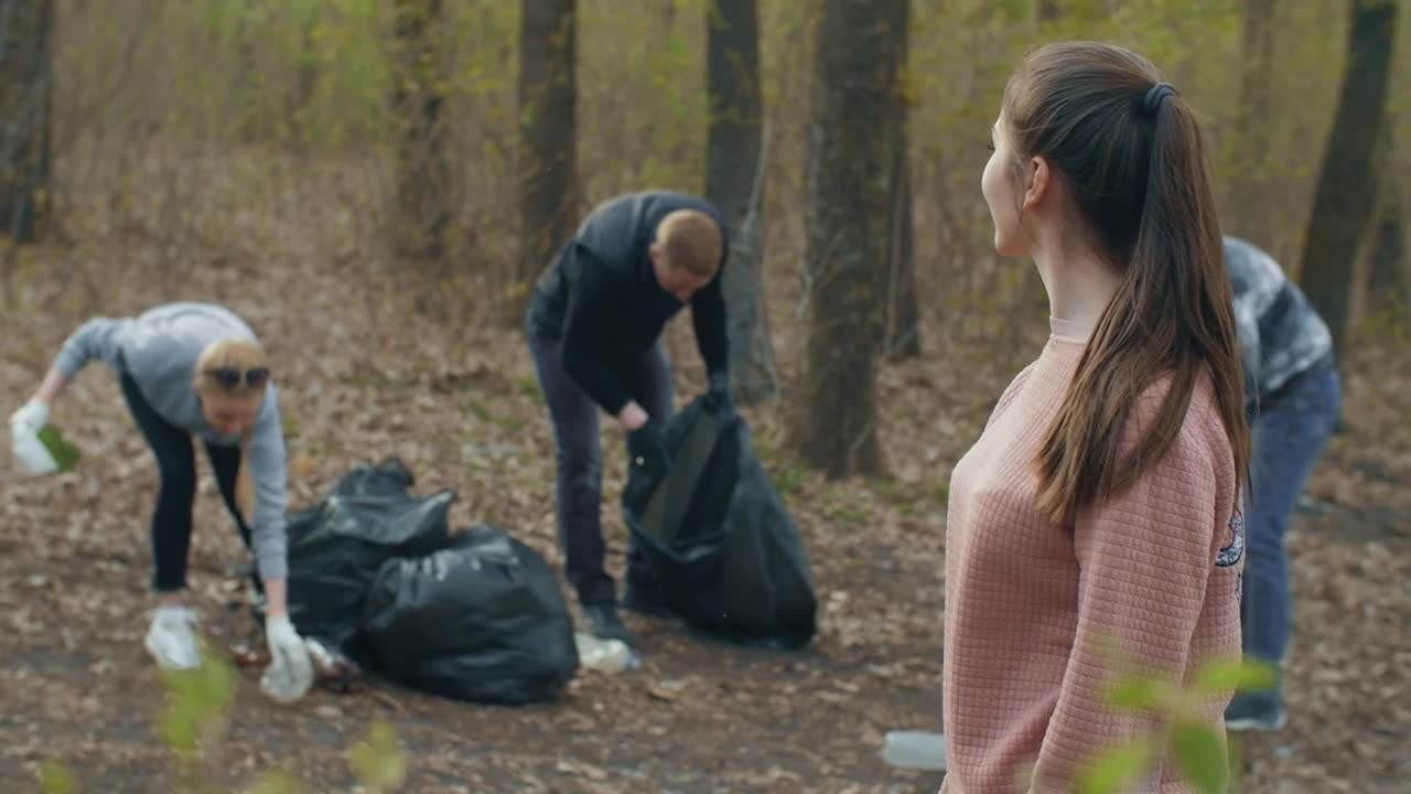 Free Stock Video Woman And Her Volunteer Friends Recycling Live Wallpaper - Free Download