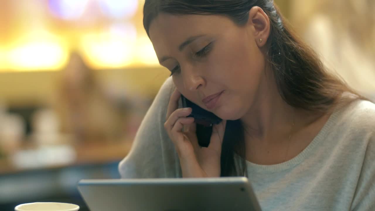 Video Stock Busy Woman Talking On The Phone Live Wallpaper For PC - Free Download