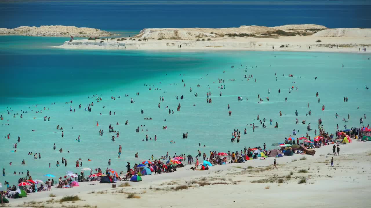 Stock Video Crowded Tropical Beach Timelapse Live Wallpaper For PC - Free Download