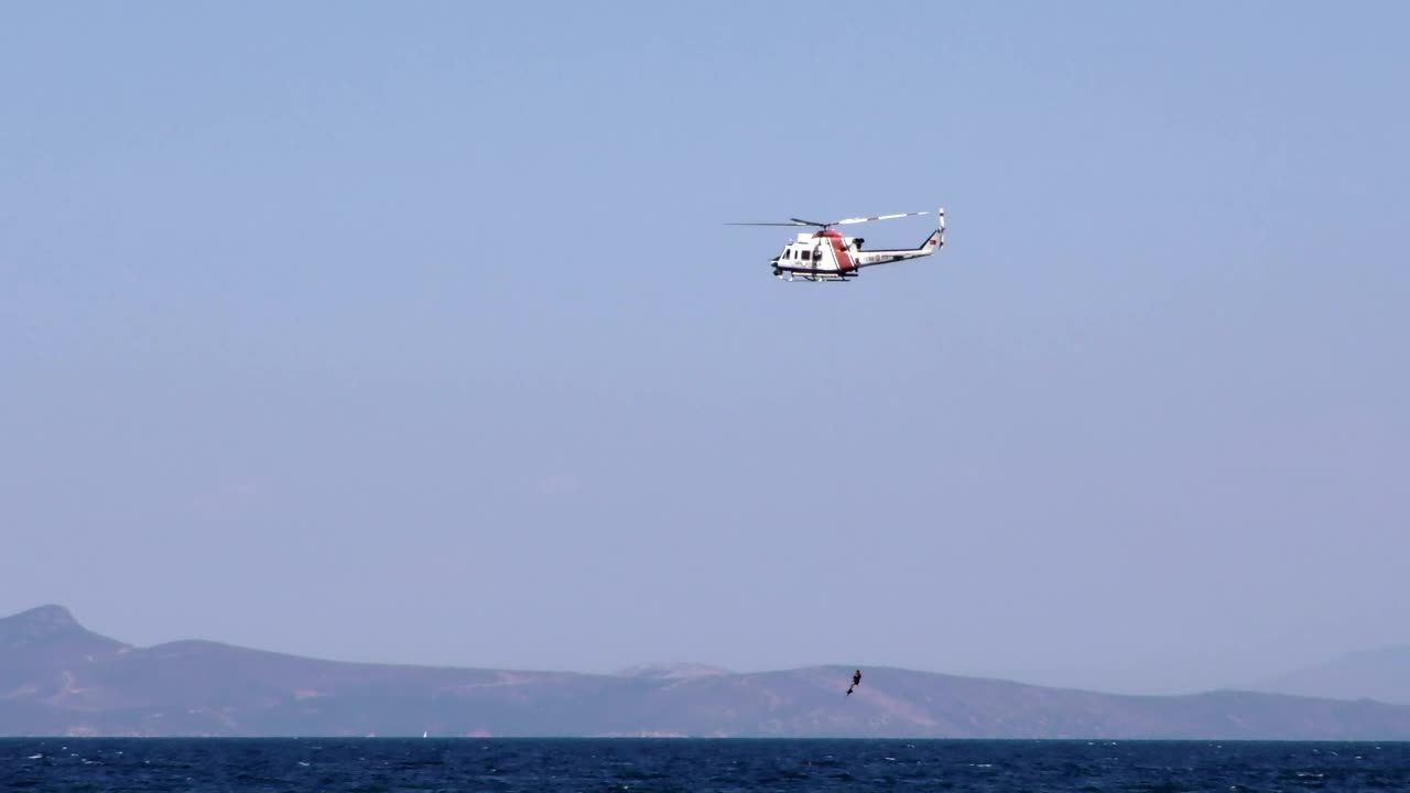 Stock Video Helicopter Rescuing Diver From The Sea Animated Wallpaper - Free Download