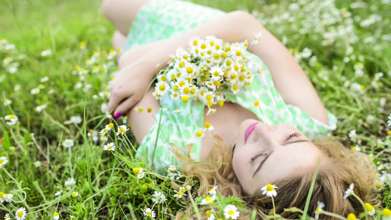 Free Stock Video Woman Lying In The Grass With A Bouquet Of Flowers Live Wallpaper - Free Download