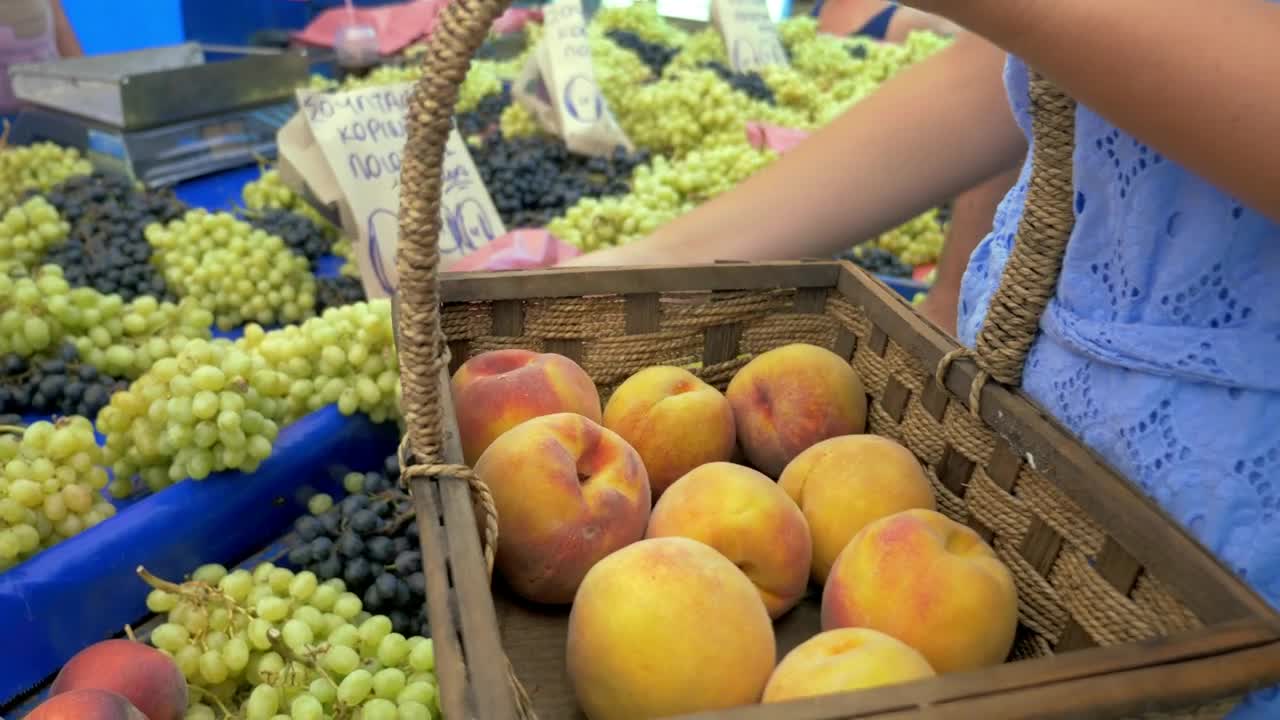 Video Stock Buying Fruit And Vegetables From A Market Live Wallpaper For PC - Free Download