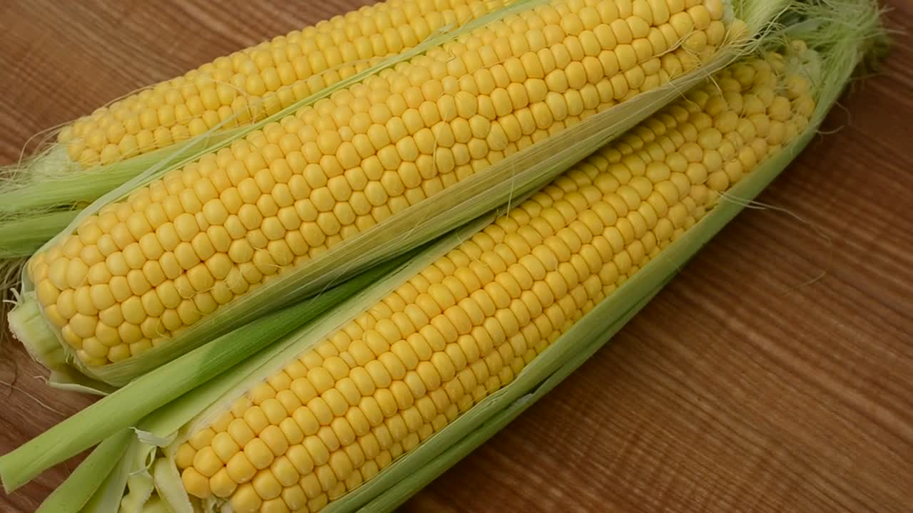 Stock Video Ears Of Corn Turning On A Wooden Surface Live Wallpaper For PC - Free Download