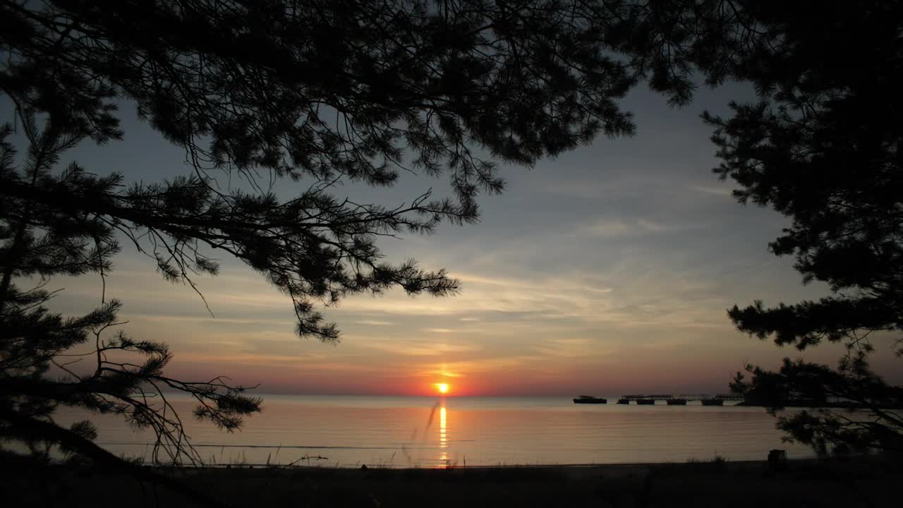 Free Video Stock Sun Setting On The Horizon At A Lake Live Wallpaper - Free Download